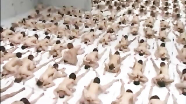 Японци установили мировой рекорд секс оргии - 500 мужчин и женщин