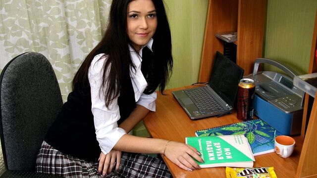 Русское порно: Молодую брюнетку Jennifer Dixon грубо в тугую попку