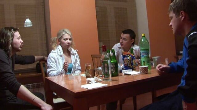 Русское порно: студенческая пьяная групповая секс оргия