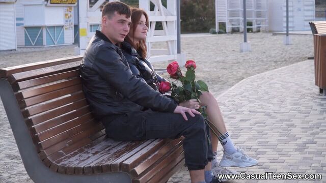 Русские молодые романтические студенты трахаются на хате