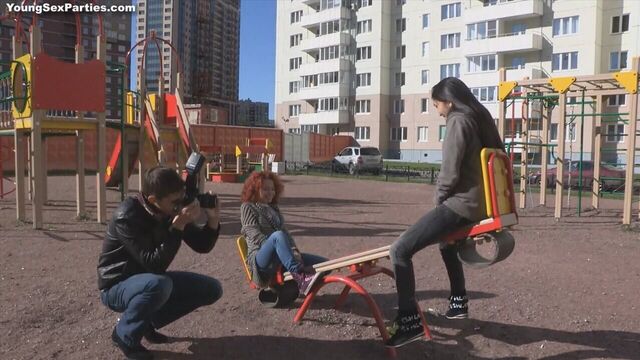 Групповое русское порно с молодыми блядями после фотосессии