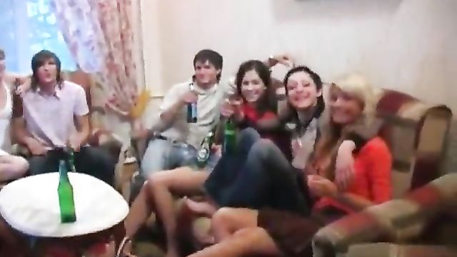 Пьяные русские студенты веселятся на славу