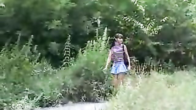 Молодую сучку трахнули в парке