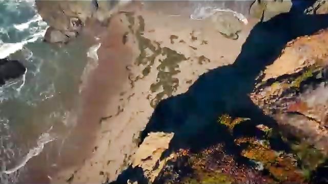 С помощью беспилотника сняли порнофильм Drone Boning