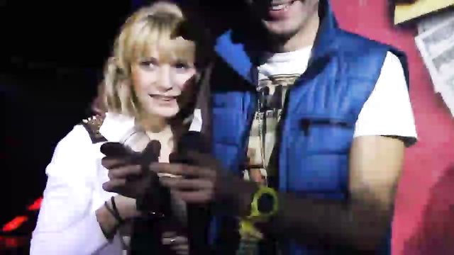 В ночном клубе Воронежа студентка за деньги выпила стакан спермы