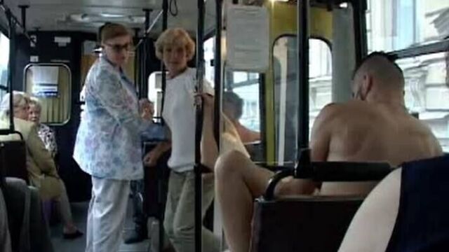 Публичное русское порно в городском автобусе