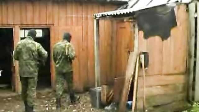 Русские солдаты взяли в секс рабство блондинку