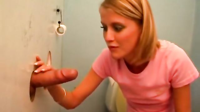 Секс в женском туалете