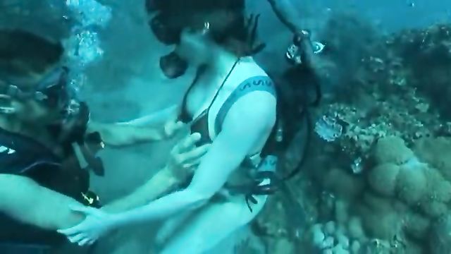 Необычное порно: Секс под водой