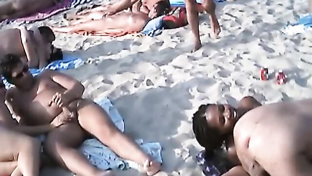 Групповые порно оргии нудистов на пляже: Секс в дюнах 4
