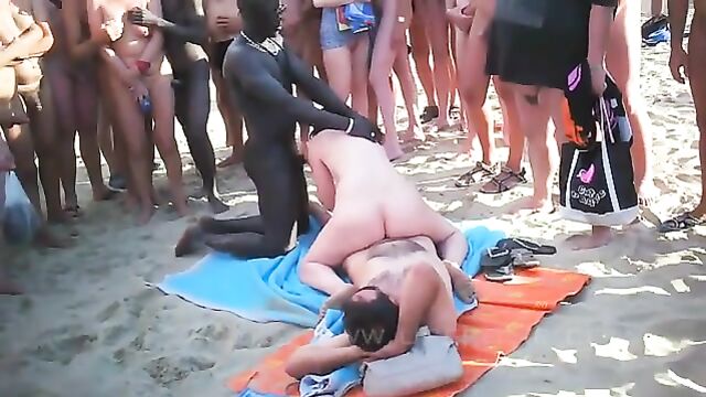 Групповые порно оргии нудистов на пляже: Секс в дюнах 7