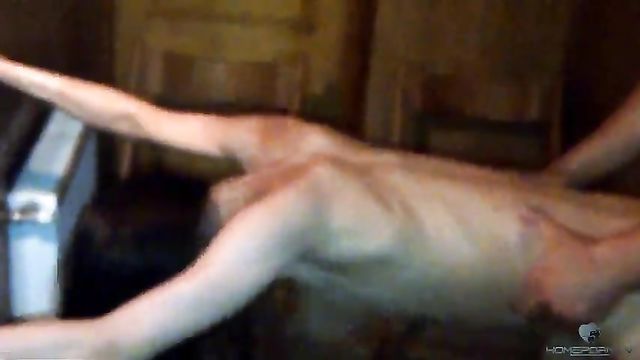 Русское порно: Муж с кумом на пару трахают жену в бане