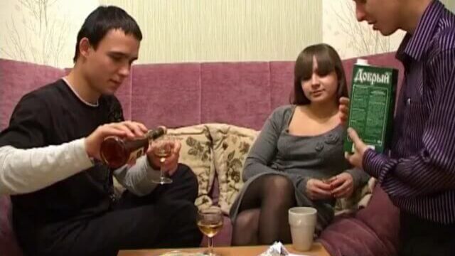 Развели пьяную русскую студентку на анальный секс