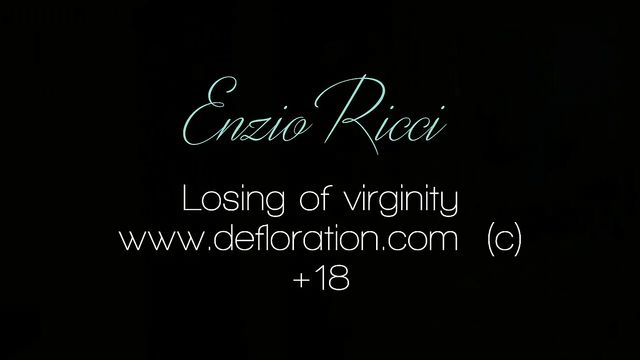 Прощание с девственностью молодой девушкой Enzio Ricci