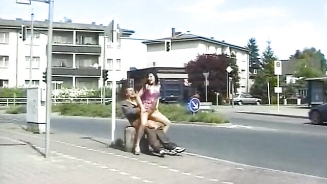В Живую 2 / Reality 2 (2003) - порнофильм о публичном сексе на людях