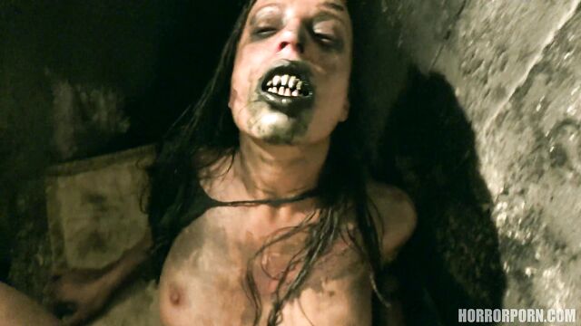 Порно ужасы: Зловещий проклятый мертвец в облике демона